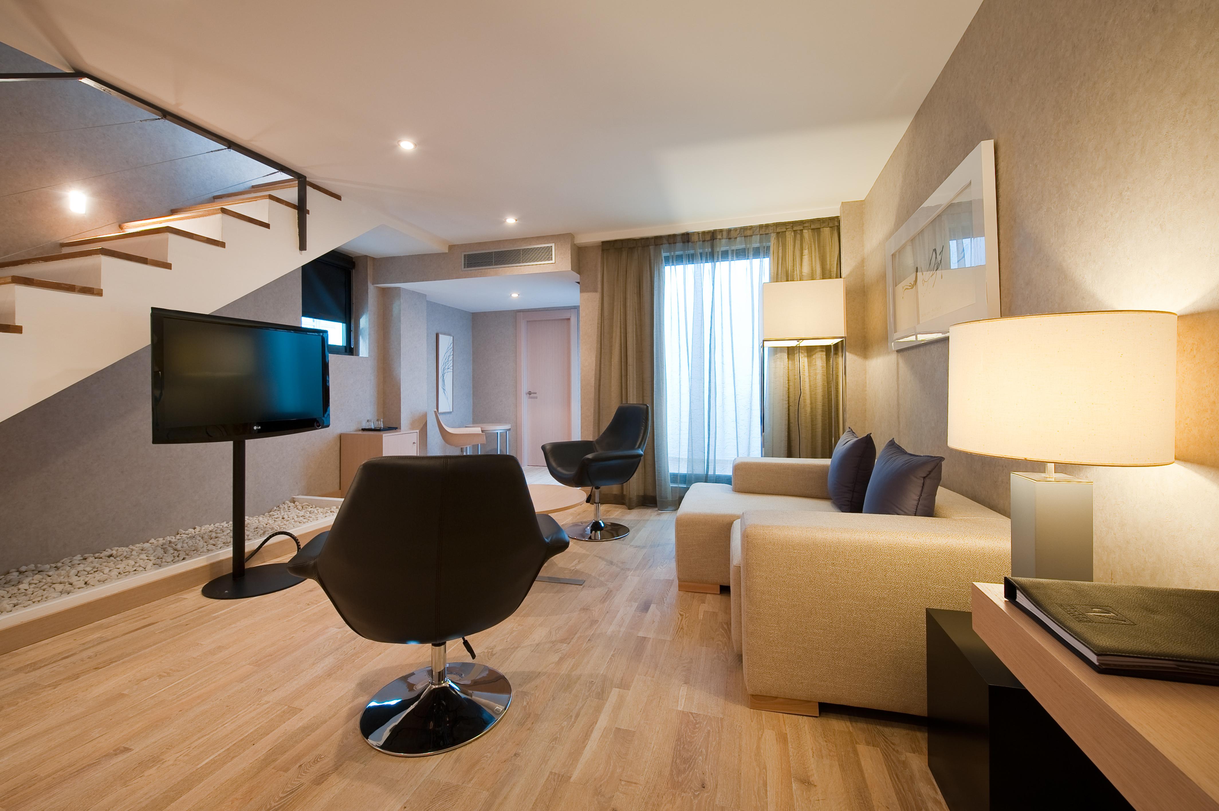 Vincci Seleccion Posada Del Patio Malaga Ngoại thất bức ảnh A suite at the hotel