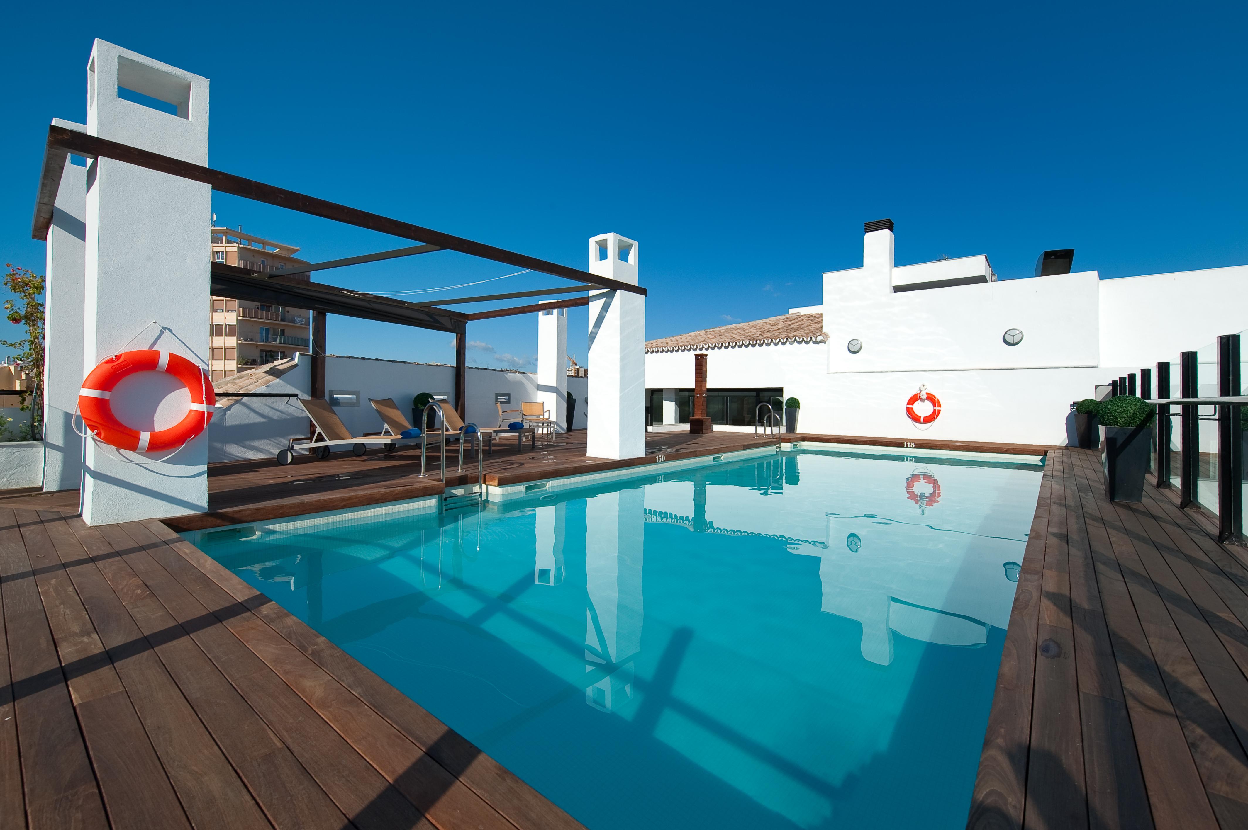 Vincci Seleccion Posada Del Patio Malaga Ngoại thất bức ảnh Rooftop pool at Hotel El Ducado