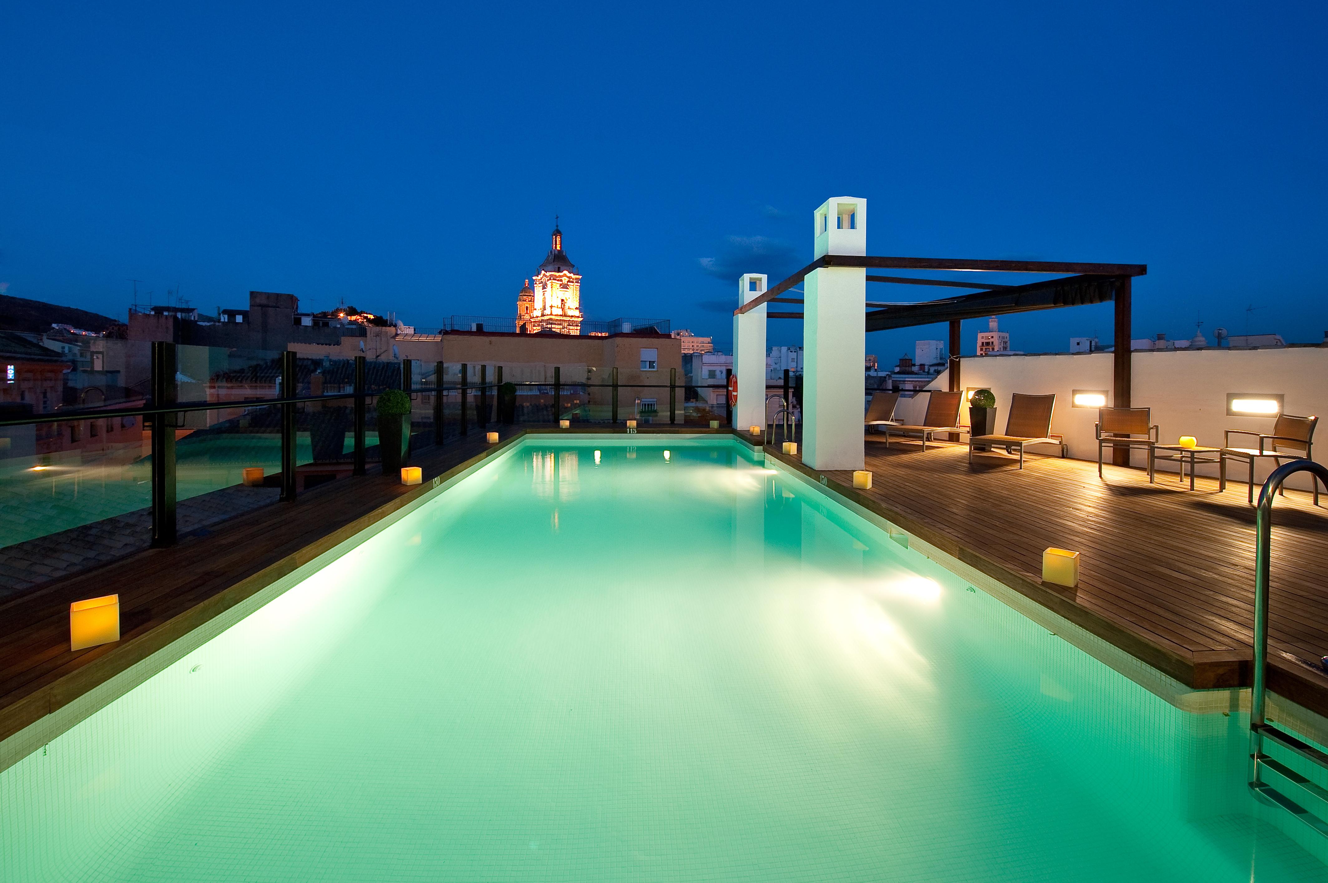 Vincci Seleccion Posada Del Patio Malaga Ngoại thất bức ảnh Rooftop pool at Hotel Casa 1888