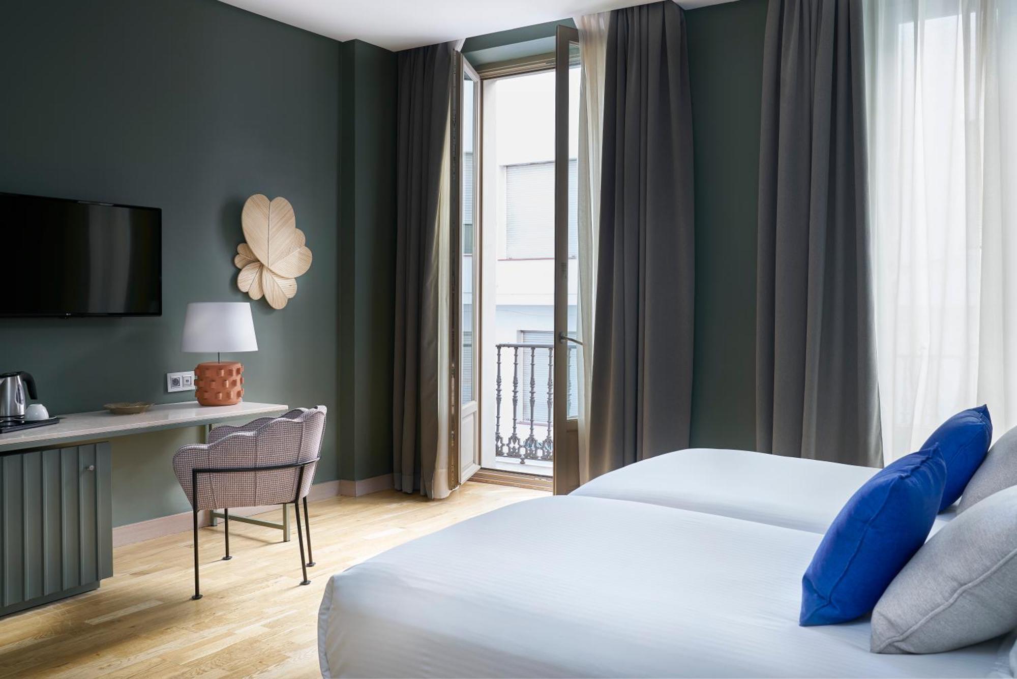 Vincci Seleccion Posada Del Patio Malaga Ngoại thất bức ảnh A room at the hotel