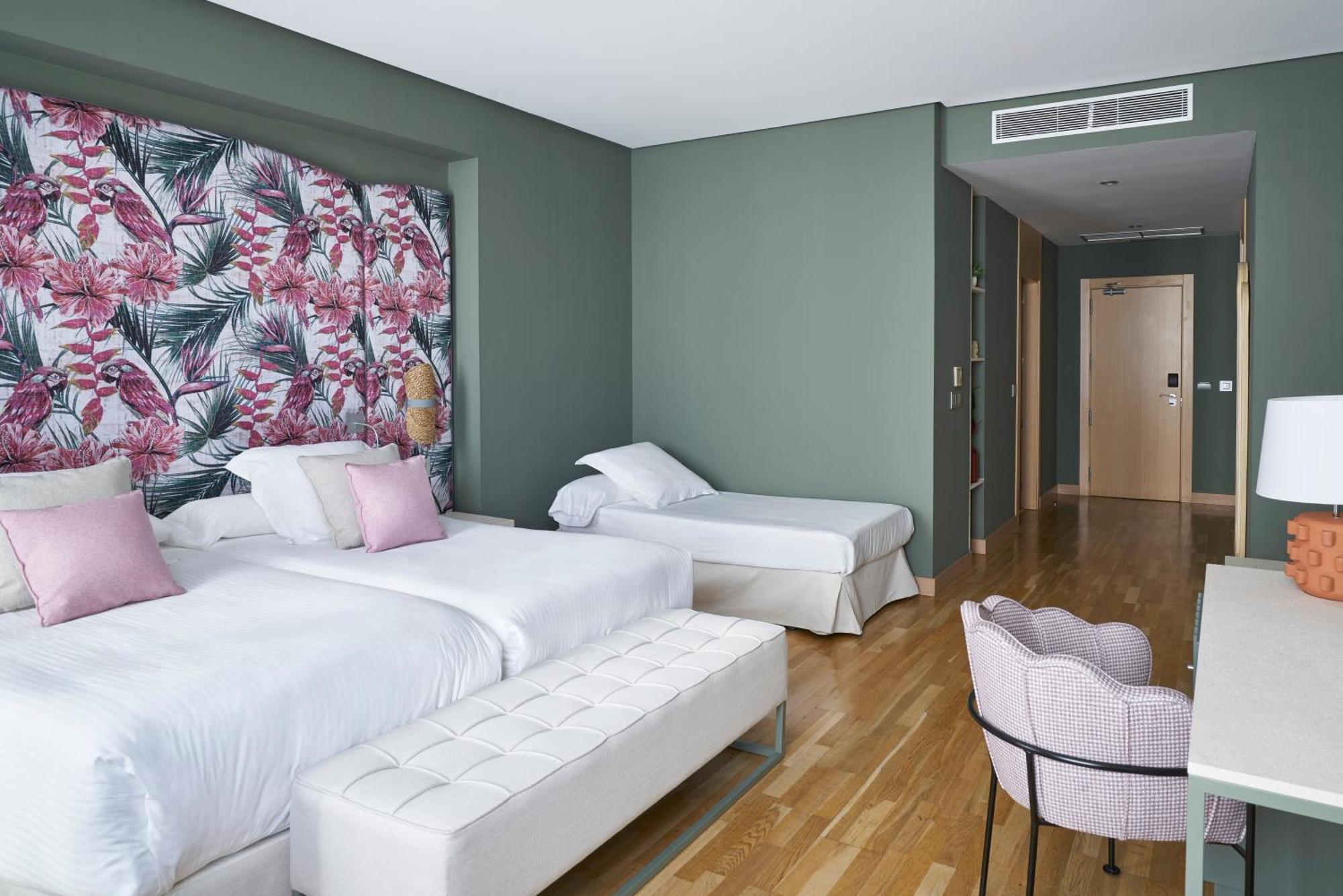Vincci Seleccion Posada Del Patio Malaga Phòng bức ảnh A room at the hotel